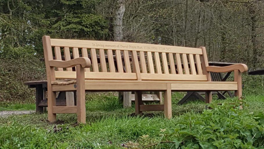 8ft Engraved Memorial bench with centre leg (Mendip bench)